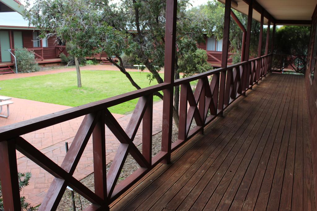 Aussie Cabins Hotel Dubbo Exterior photo